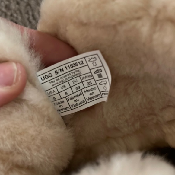 Ugg - Picture 7 of 15